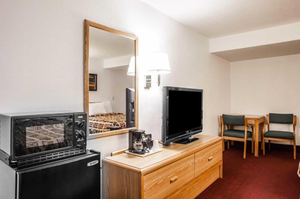 Econo Lodge Truman Inn Sedalia Exteriér fotografie